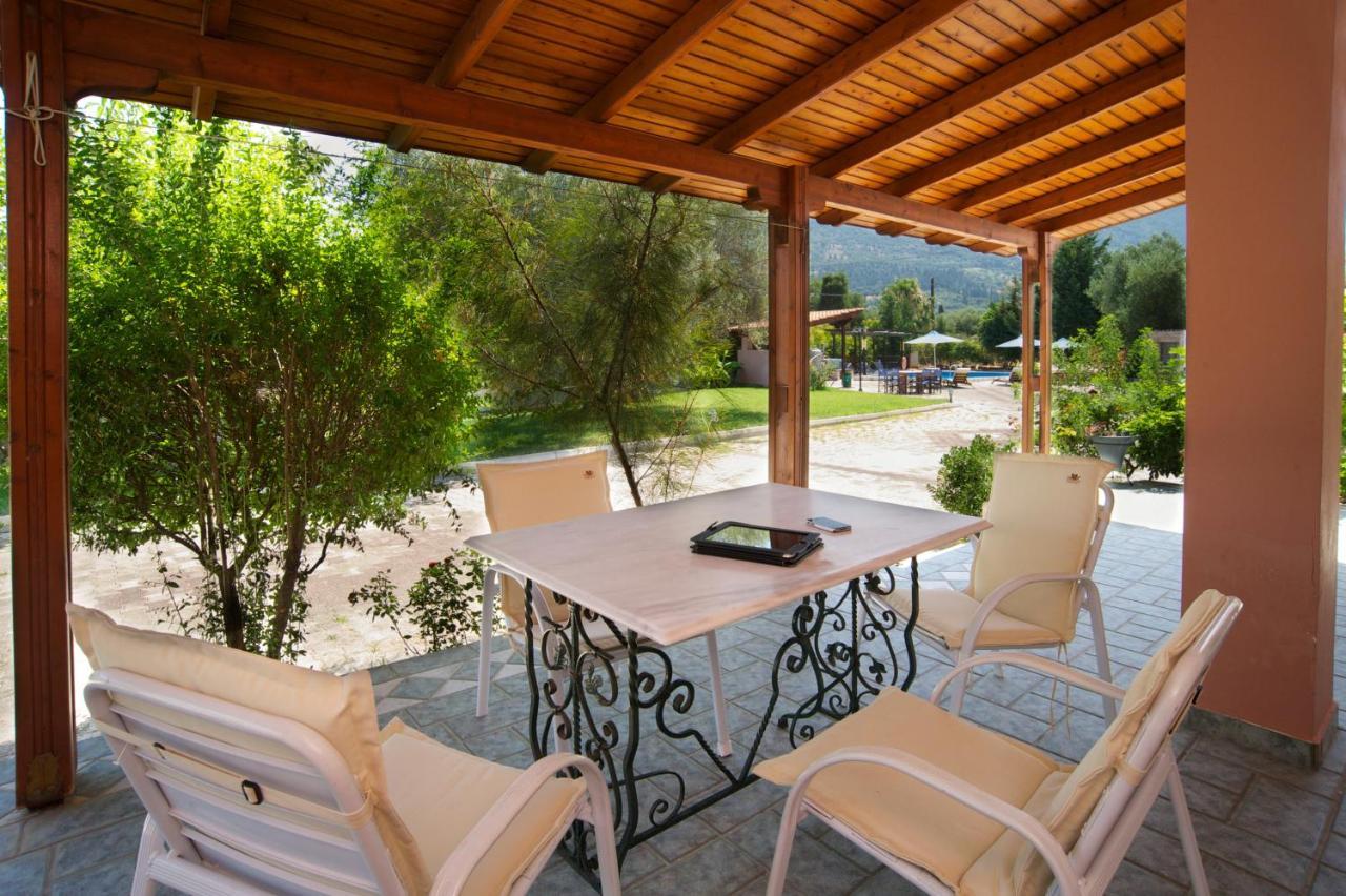Emily Villas Sami  Habitación foto